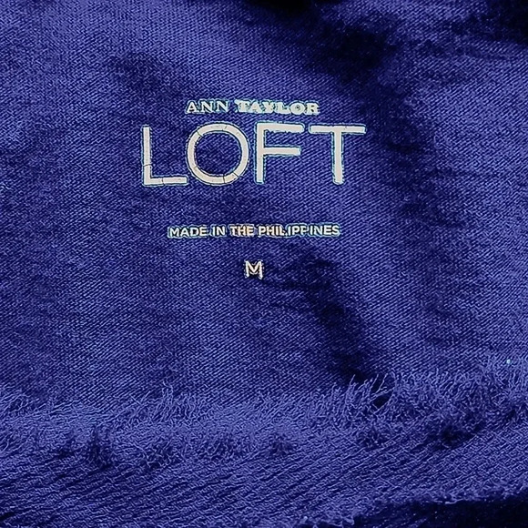 Ann Taylor Loft blue longsleeve scoop neck tee shirt w/ eyelash lace Size Medium - Picture 5 of 5